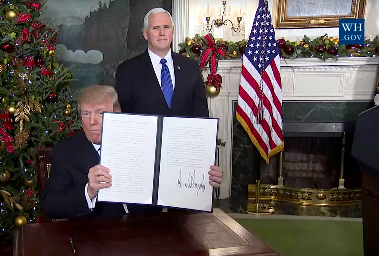 trump-signing-jerusalem