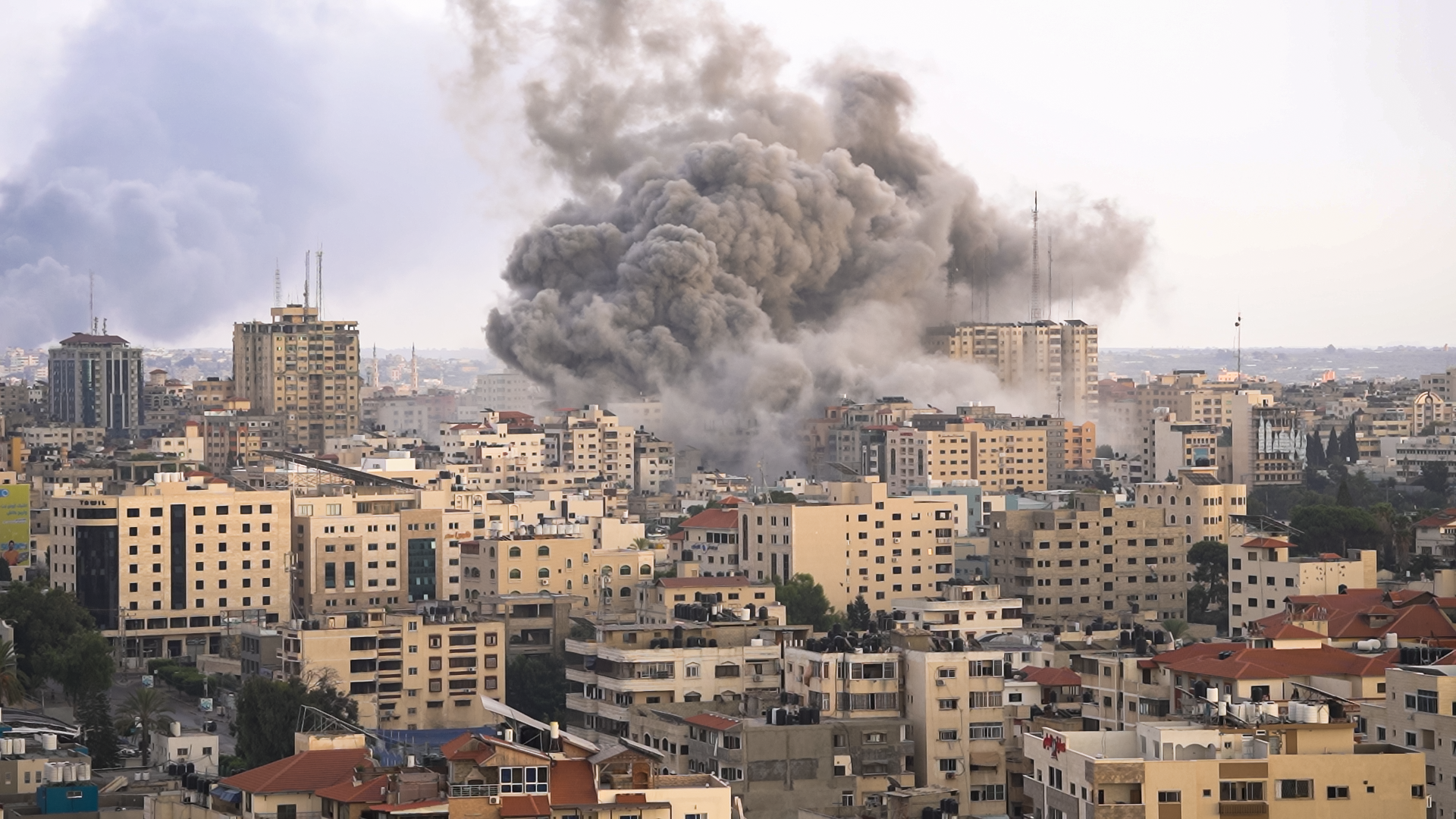 <a href="https://commons.wikimedia.org/wiki/File:Israeli_airstrike_on_Gaza_Strip_during_Gaza_War_23-25.png">Israeli airstrike on Gaza Strip during Gaza War 23-25
</a> Jaber Jehad Badwan, used under Creative Commons Attribution-Share Alike 4.0 International.