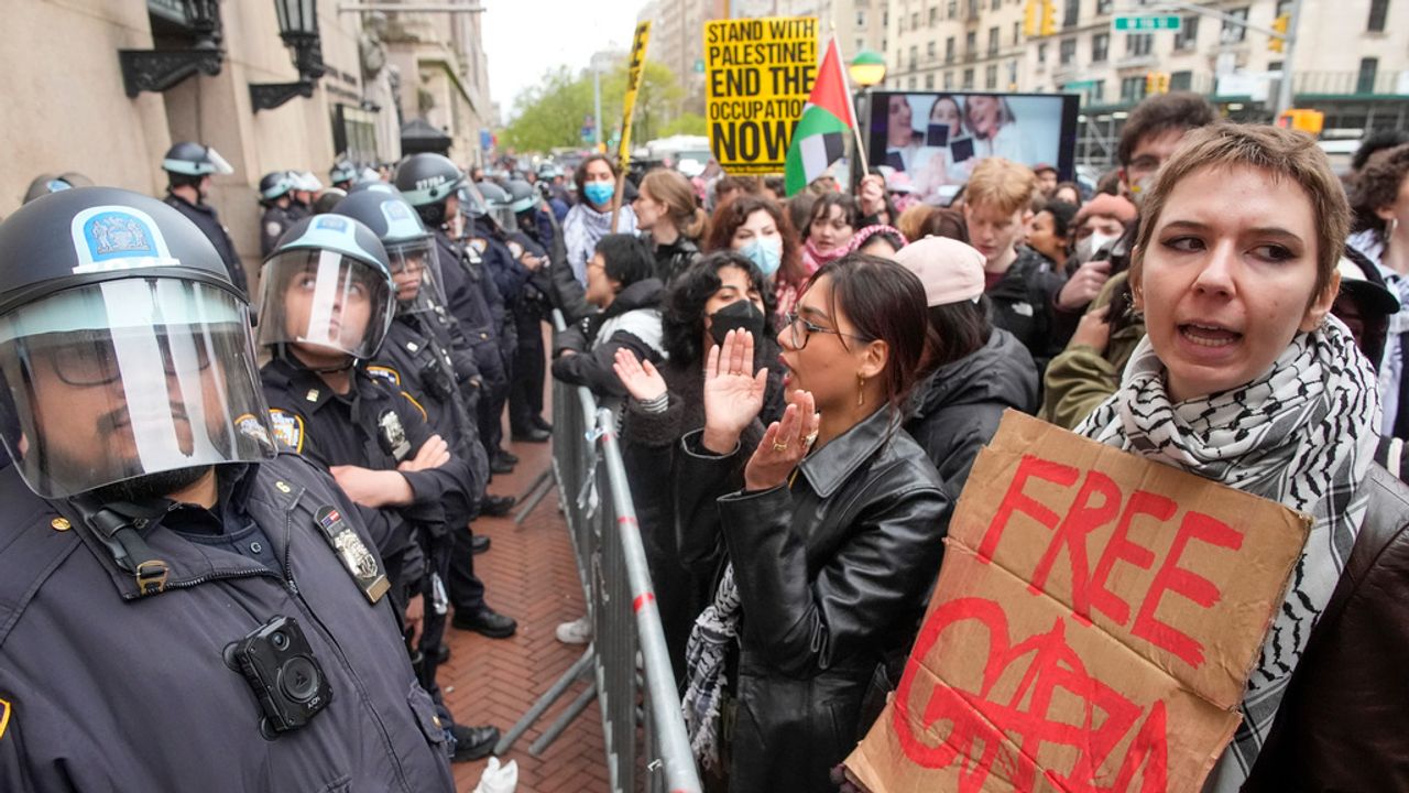 ap cops protesters columbia