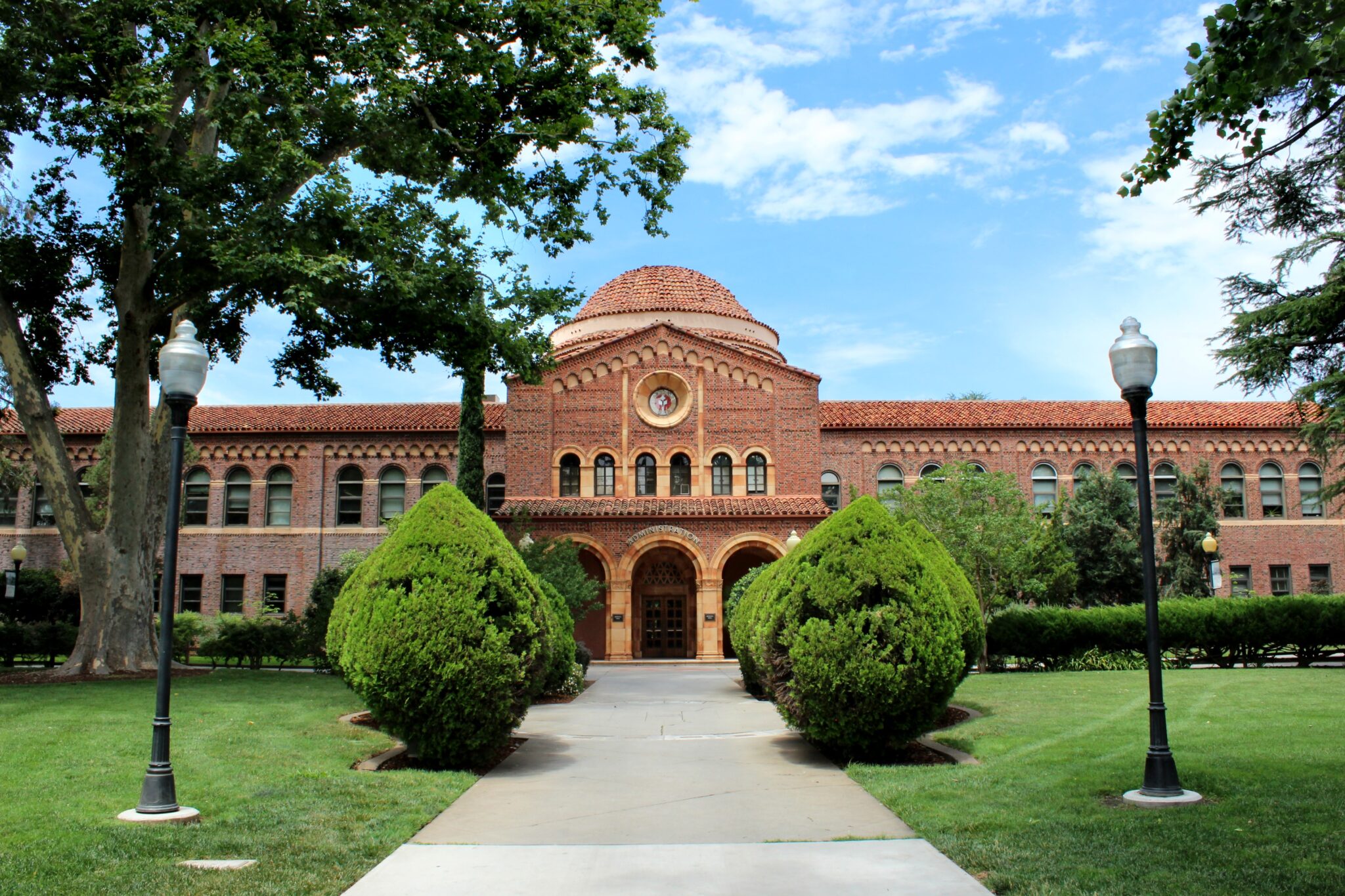 <a href="https://commons.wikimedia.org/wiki/File:California_State_University,_Chico_-_panoramio_%286%29.jpg">California State University, Chico</a> by MARELBU, used under Creative Commons Attribution 3.0.