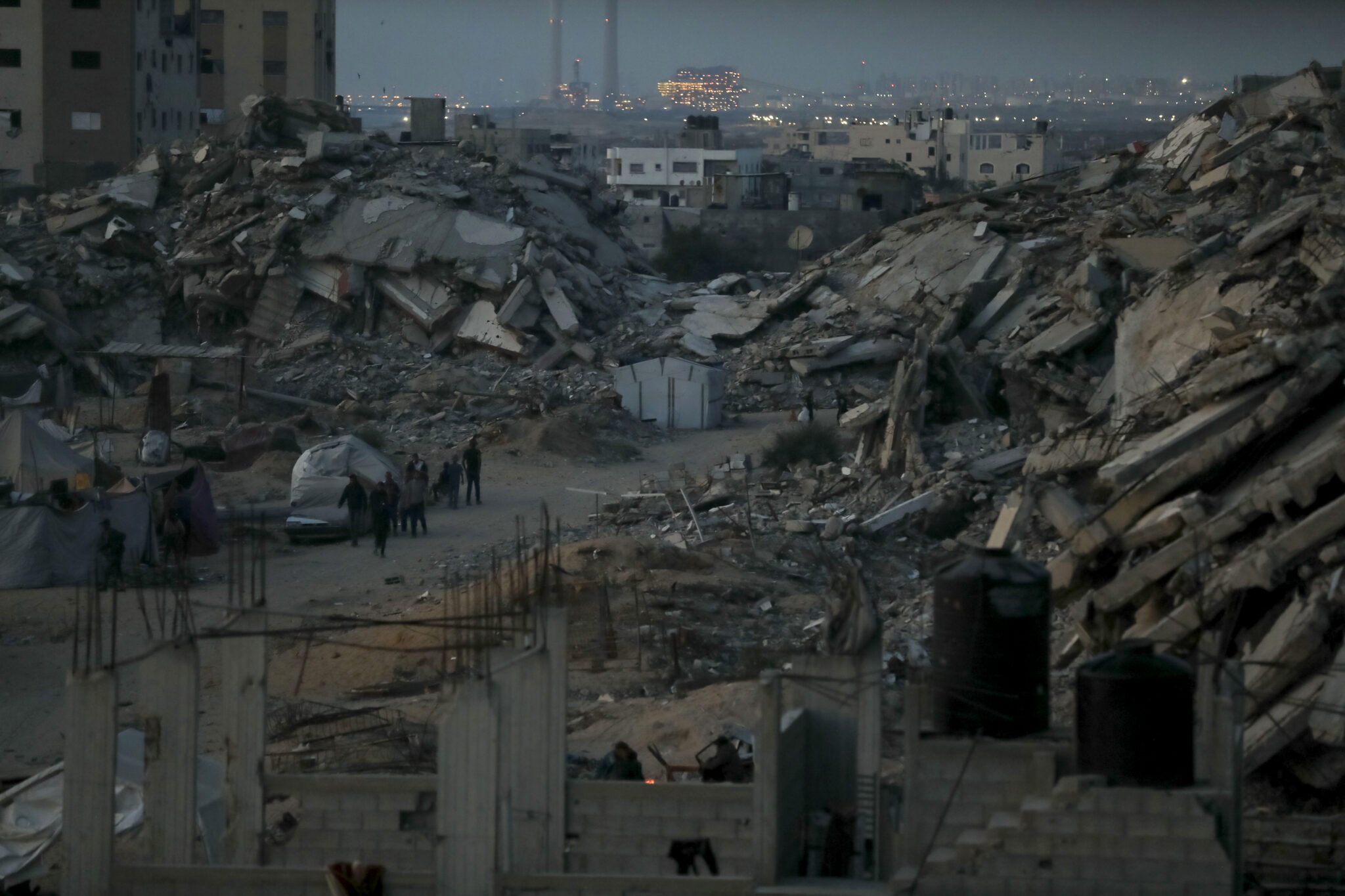 Displaced Palestinians, Gaza City, by Yousef Zaanoun.